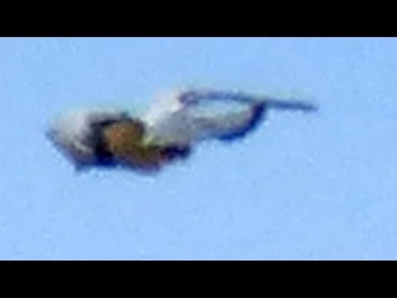 UFO in Egypt Caught on Camera Close Up