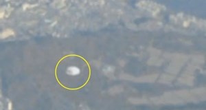 UFO Sighted Beneath Airplane in Seoul